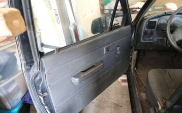 Toyota-Pickup-1989-black-12