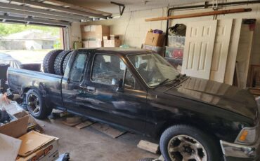 Toyota-Pickup-1989-black-2