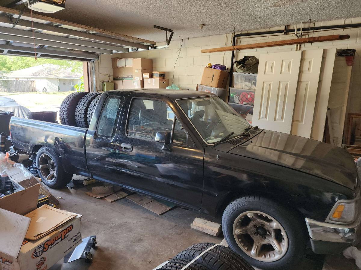 Toyota-Pickup-1989-black-2