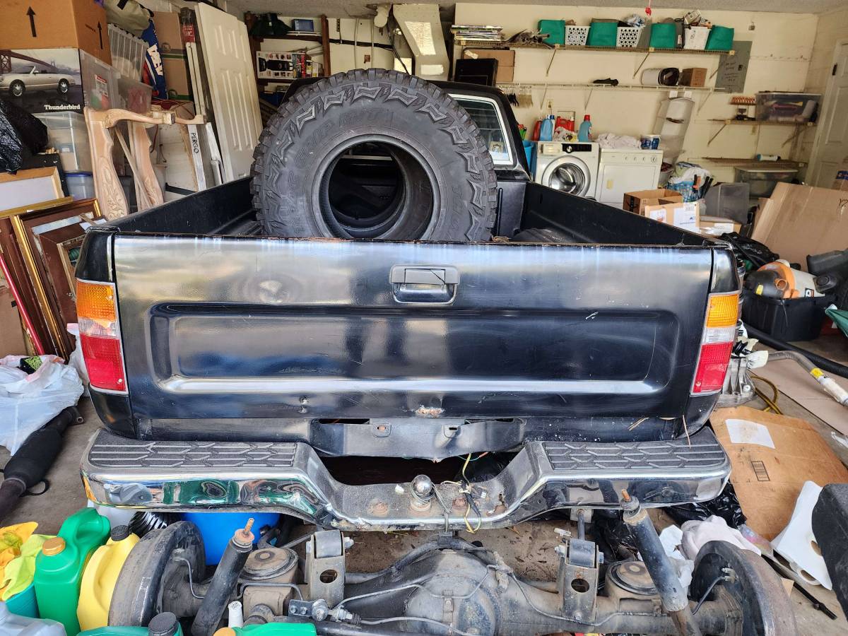 Toyota-Pickup-1989-black-6