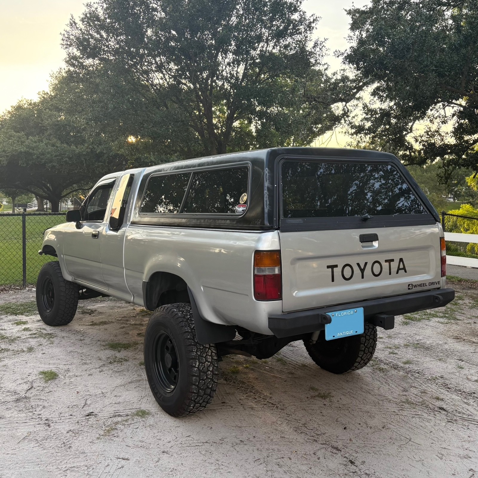 Toyota-Pickup-1991-1