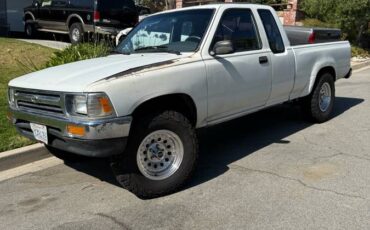 Toyota-Pickup-1993-white-2