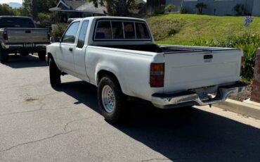 Toyota-Pickup-1993-white-3
