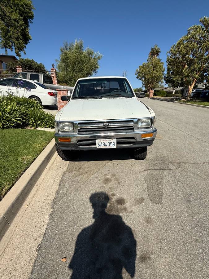 Toyota-Pickup-1993-white-4