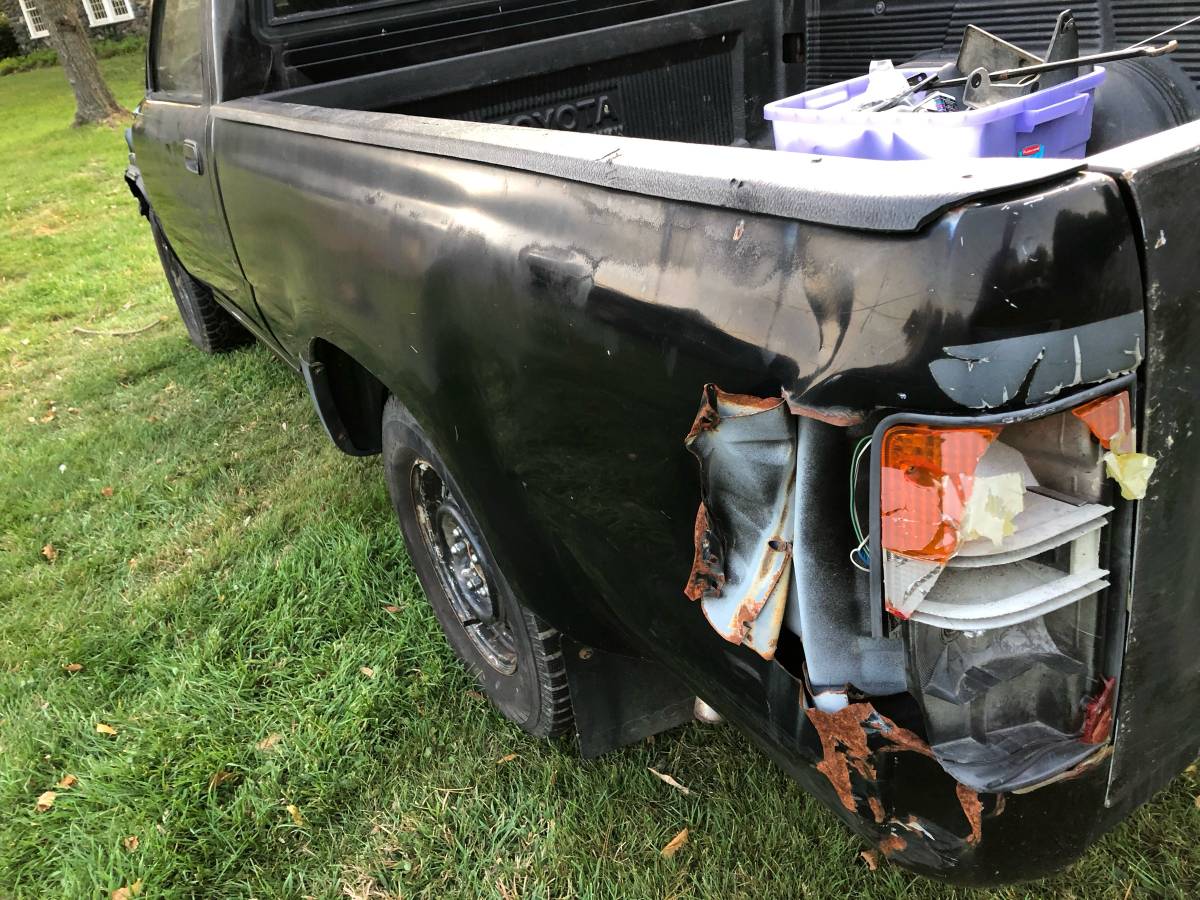 Toyota-Pickup-1995-black-1