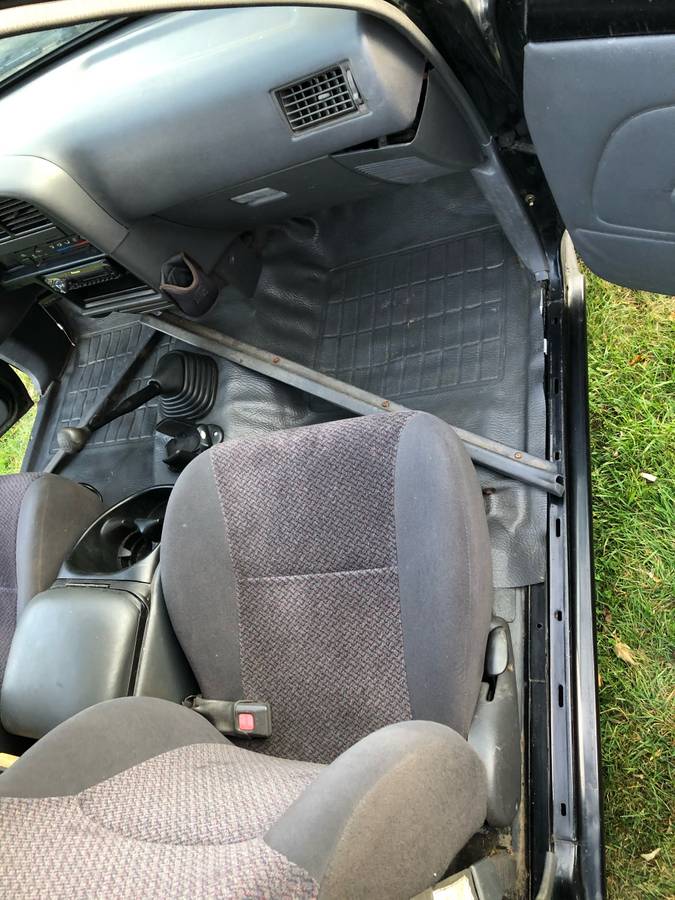 Toyota-Pickup-1995-black-11