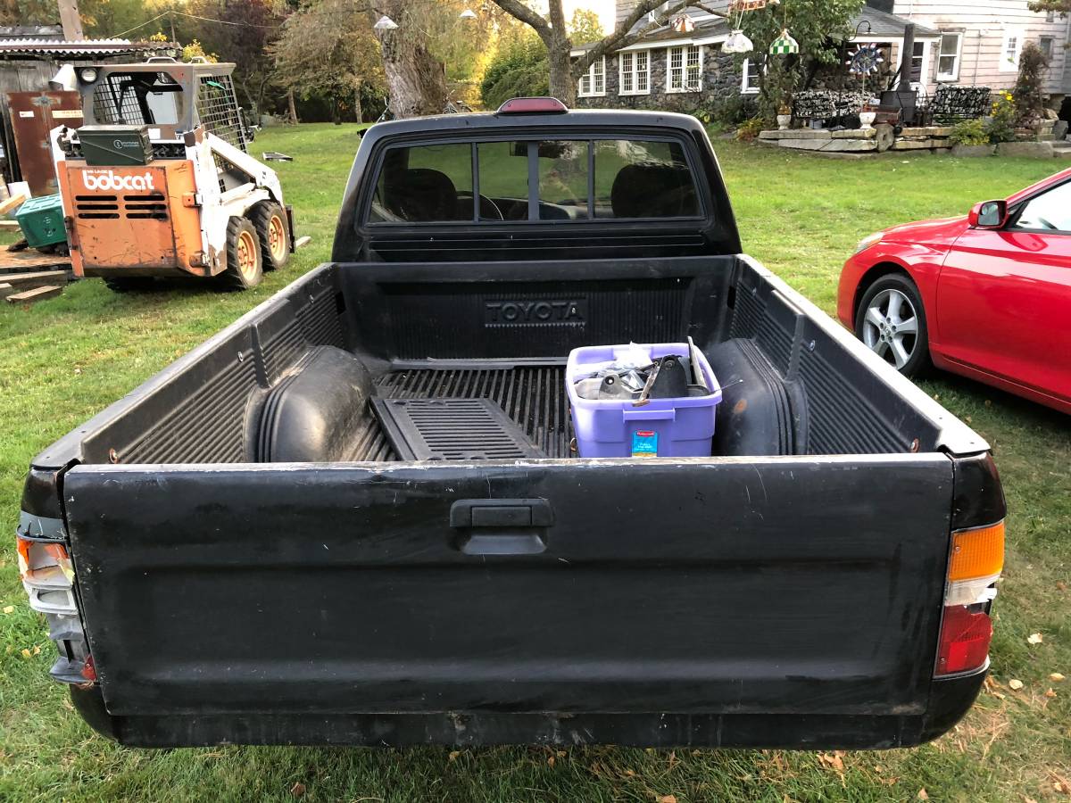 Toyota-Pickup-1995-black-14