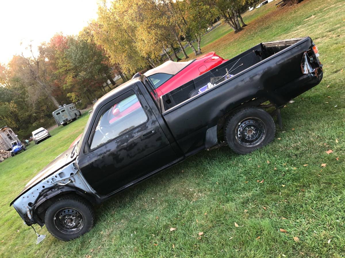 Toyota-Pickup-1995-black-2
