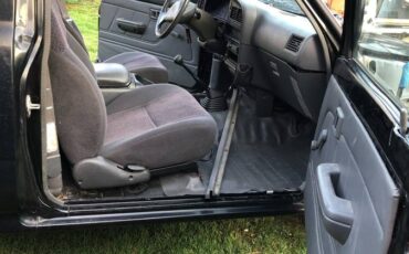 Toyota-Pickup-1995-black-7