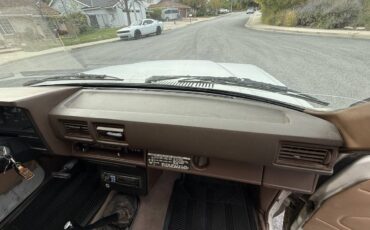 Toyota-Pickup-4x4-1986-white-16
