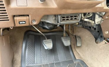 Toyota-Pickup-4x4-1986-white-18