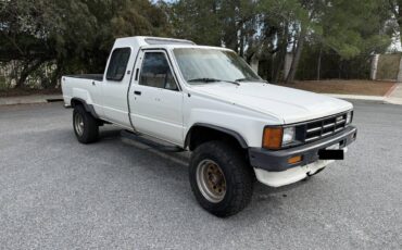 Toyota-Pickup-4x4-1986-white-2