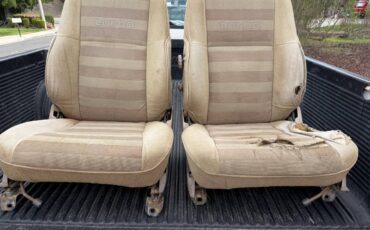 Toyota-Pickup-4x4-1986-white-20