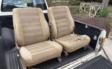 Toyota-Pickup-4x4-1986-white-21