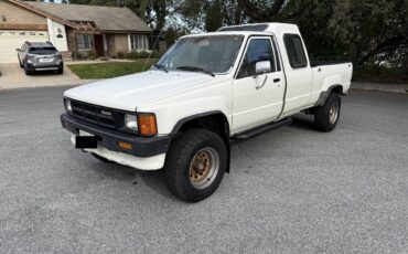 Toyota-Pickup-4x4-1986-white