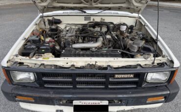 Toyota-Pickup-4x4-1986-white-7