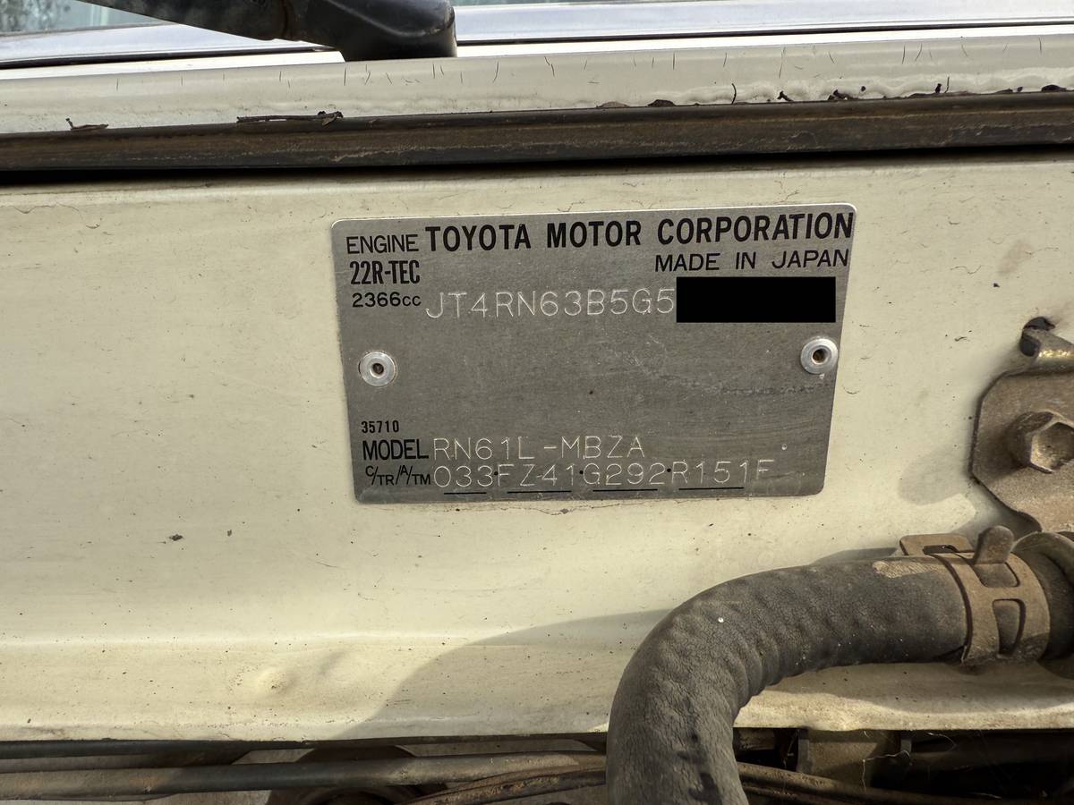 Toyota-Pickup-4x4-1986-white-9