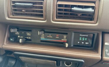 Toyota-Pickup-4x4-5speed-manual-transmissio-1986-white-13