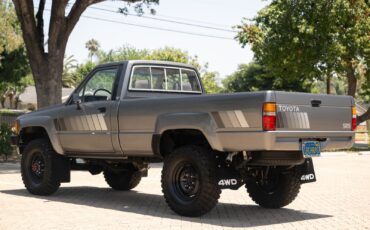 Toyota-Pickup-Truck-22RE-4X4-Long-Bed-1985-1