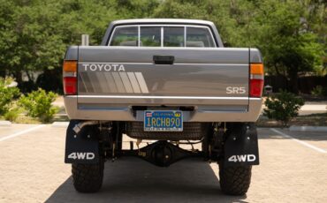 Toyota-Pickup-Truck-22RE-4X4-Long-Bed-1985-2