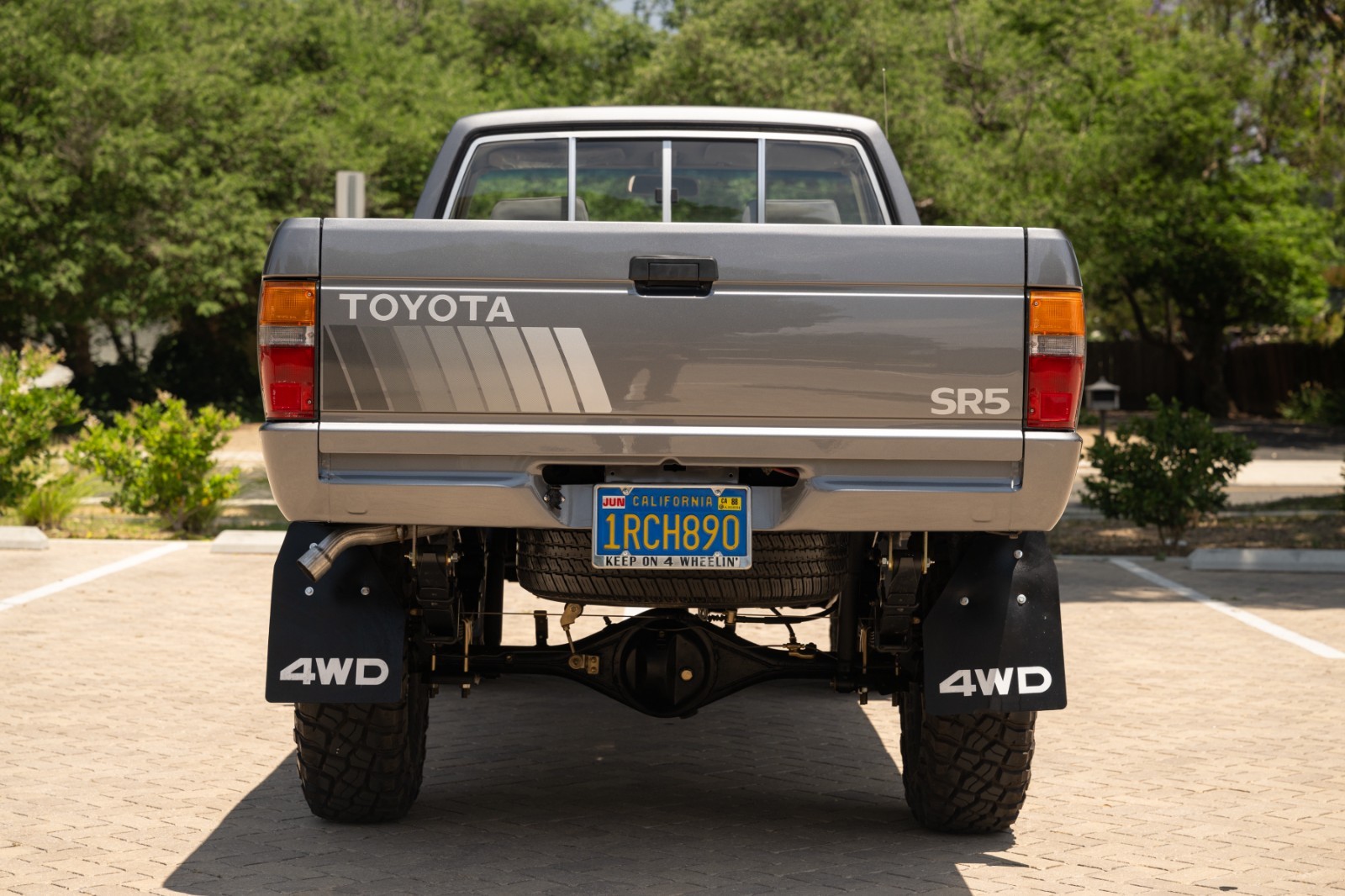 Toyota-Pickup-Truck-22RE-4X4-Long-Bed-1985-2