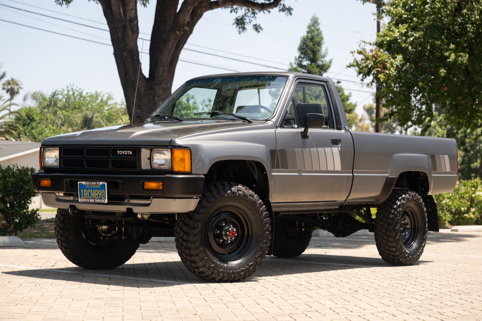 Toyota-Pickup-Truck-22RE-4X4-Long-Bed-1985