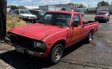 Toyota-Pickup-diesel-1982-red-2