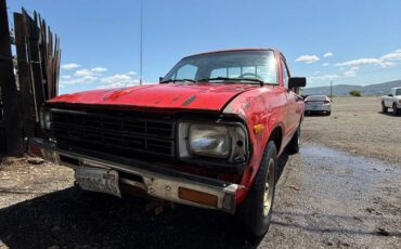 Toyota-Pickup-diesel-1982-red