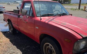 Toyota-Pickup-diesel-1982-red-4