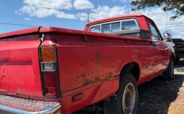 Toyota-Pickup-diesel-1982-red-5