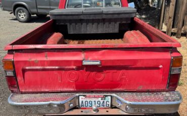 Toyota-Pickup-diesel-1982-red-6