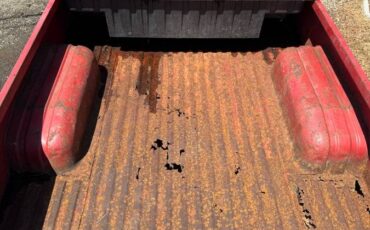 Toyota-Pickup-diesel-1982-red-7