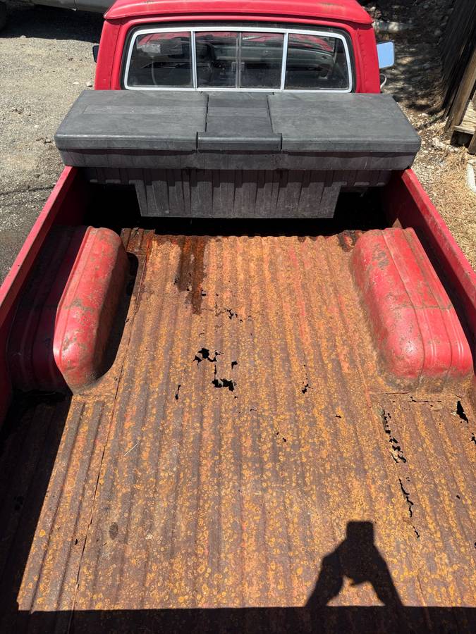 Toyota-Pickup-diesel-1982-red-7