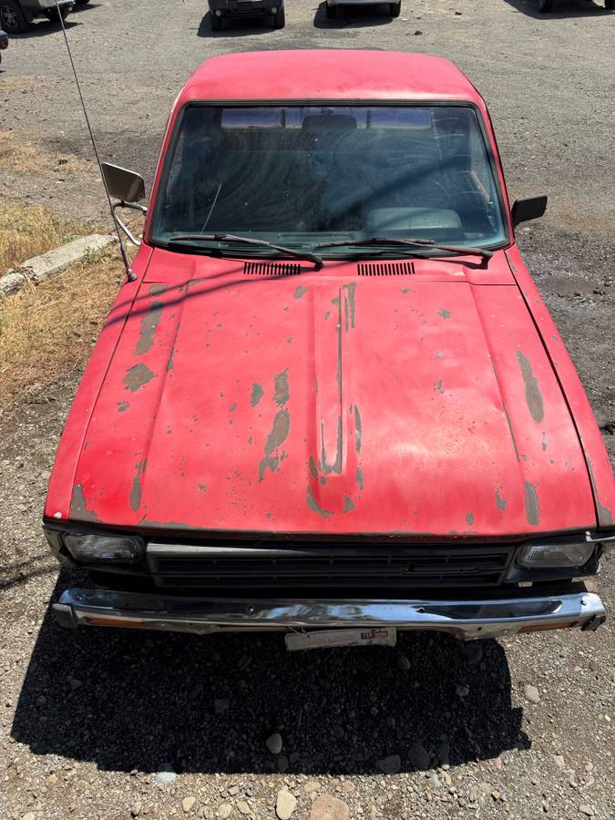 Toyota-Pickup-diesel-1982-red-8
