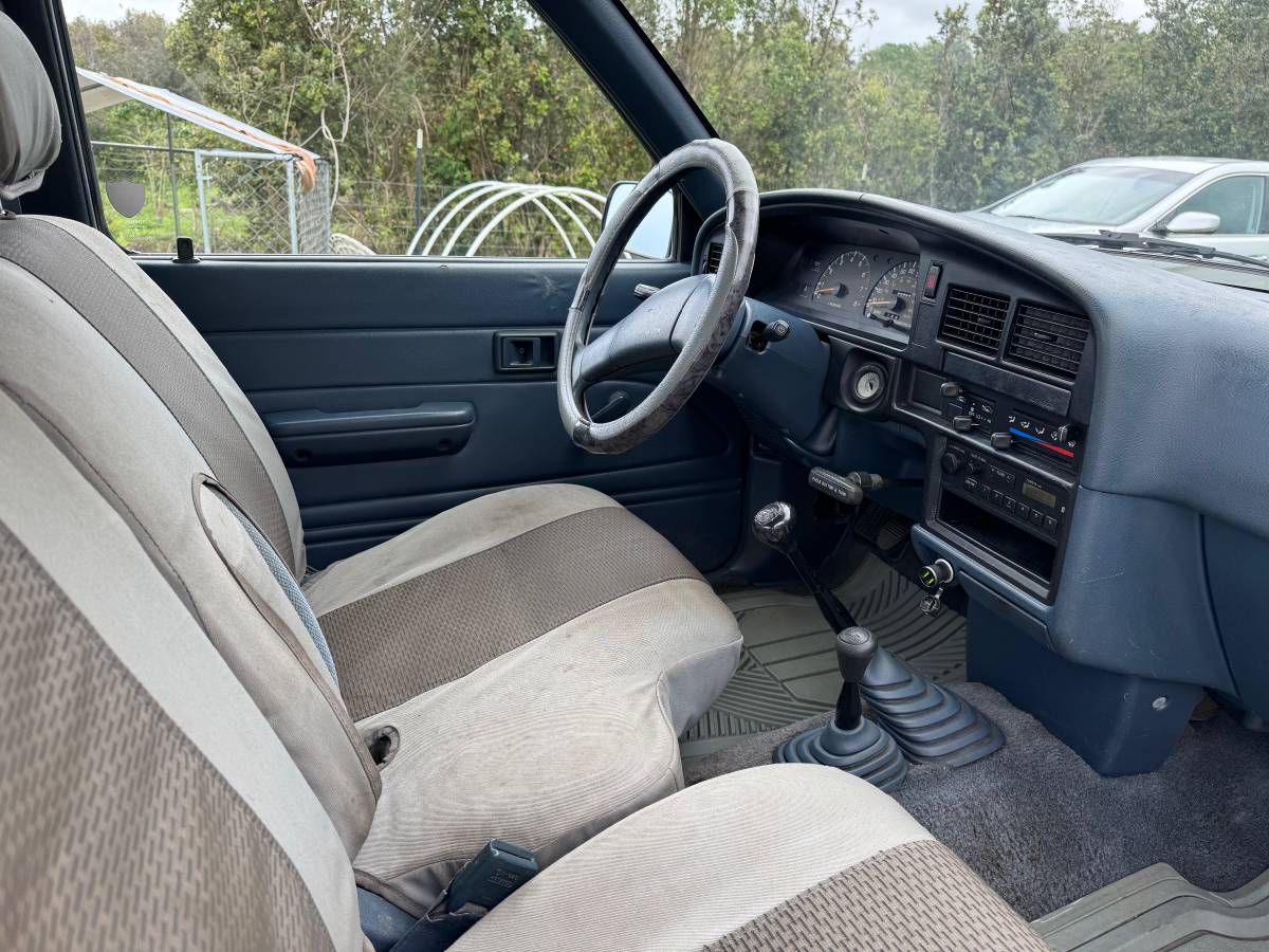 Toyota-Pickup-ext-cab-1989-blue-15