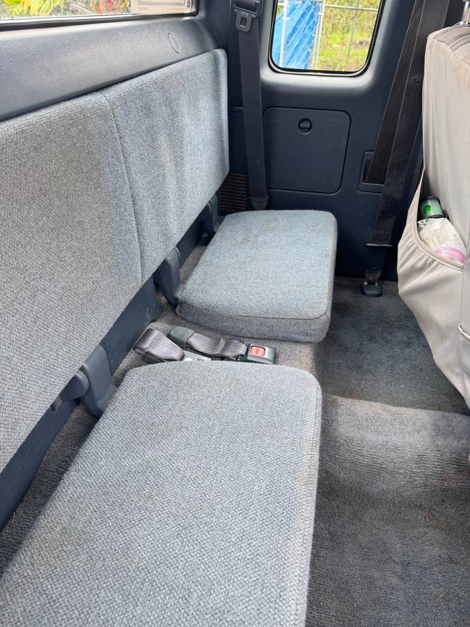 Toyota-Pickup-ext-cab-1989-blue-17