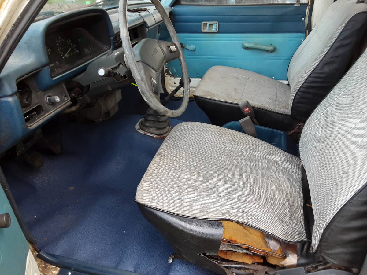 Toyota-Pickup-truck-diesel-1982-10