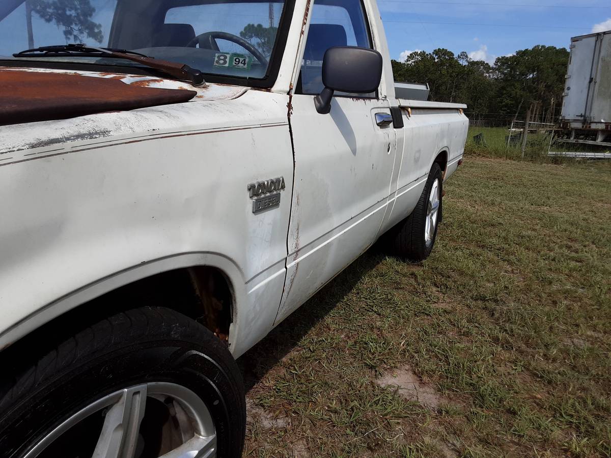 Toyota-Pickup-truck-diesel-1982-2
