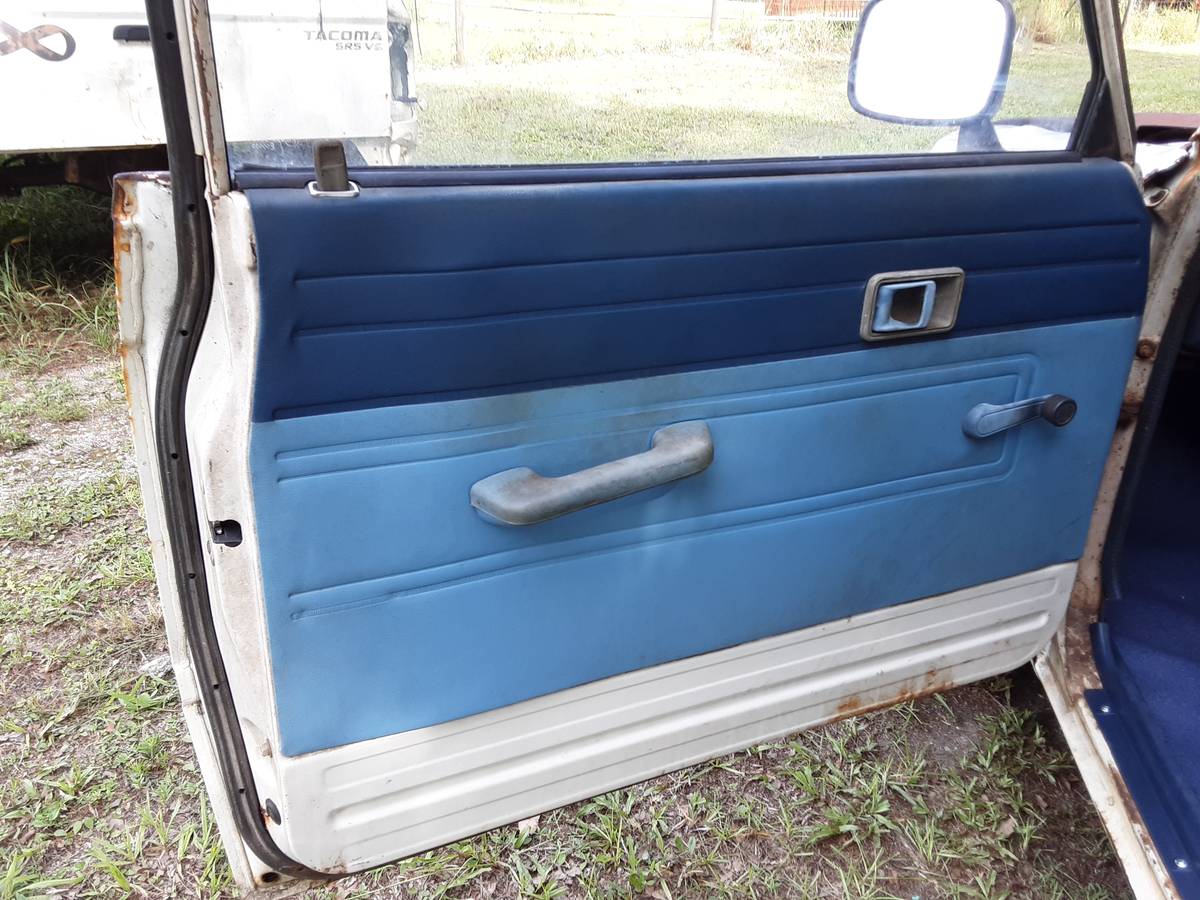 Toyota-Pickup-truck-diesel-1982-9