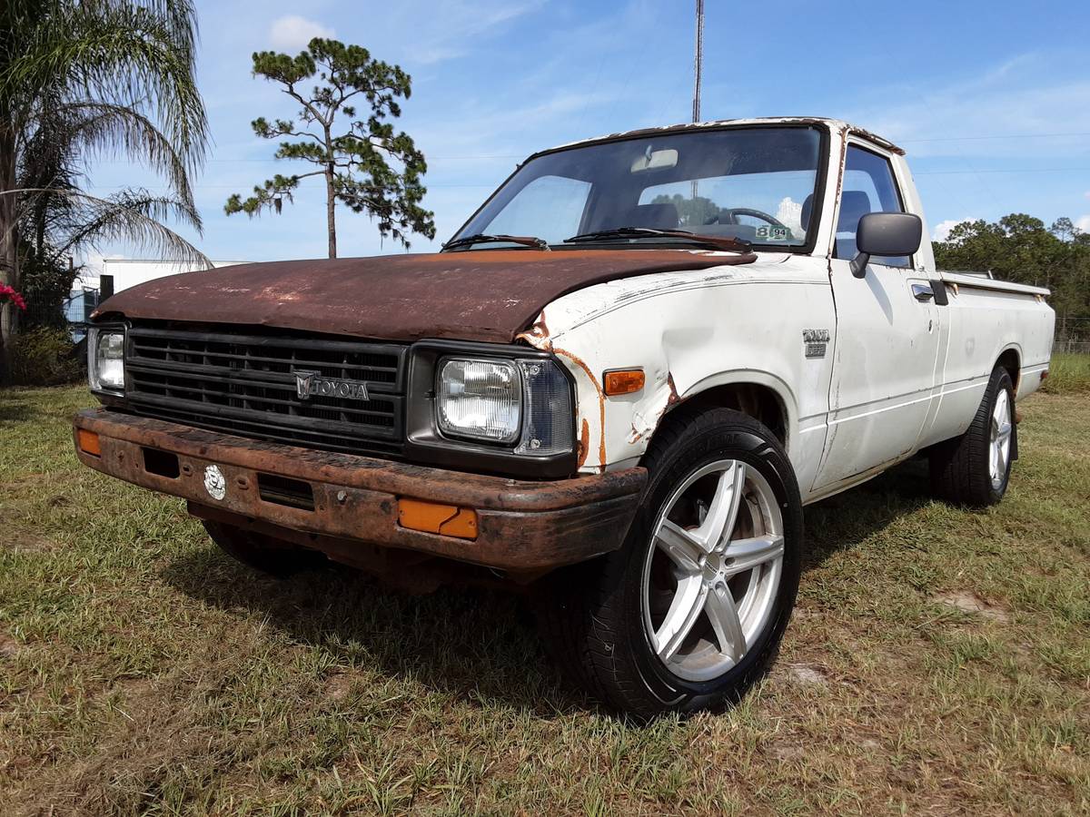 Toyota-Pickup-truck-diesel-1982