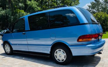 Toyota-Previa-1995-Minivan-1