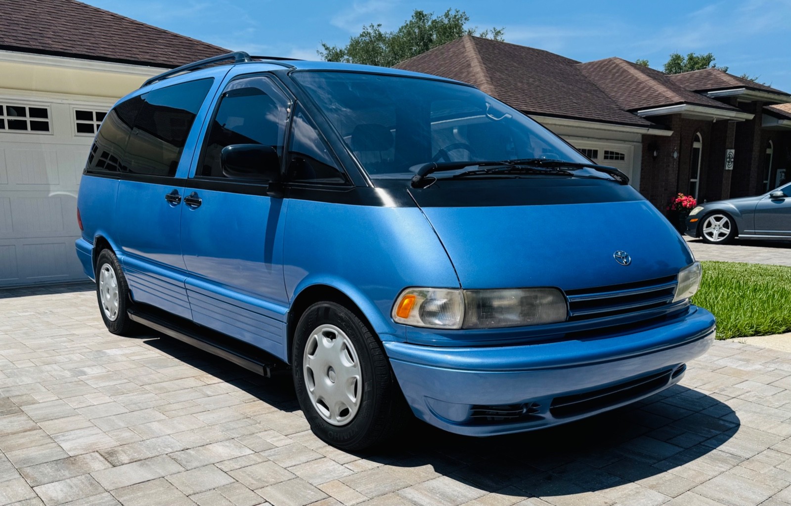 Toyota-Previa-1995-Minivan-10