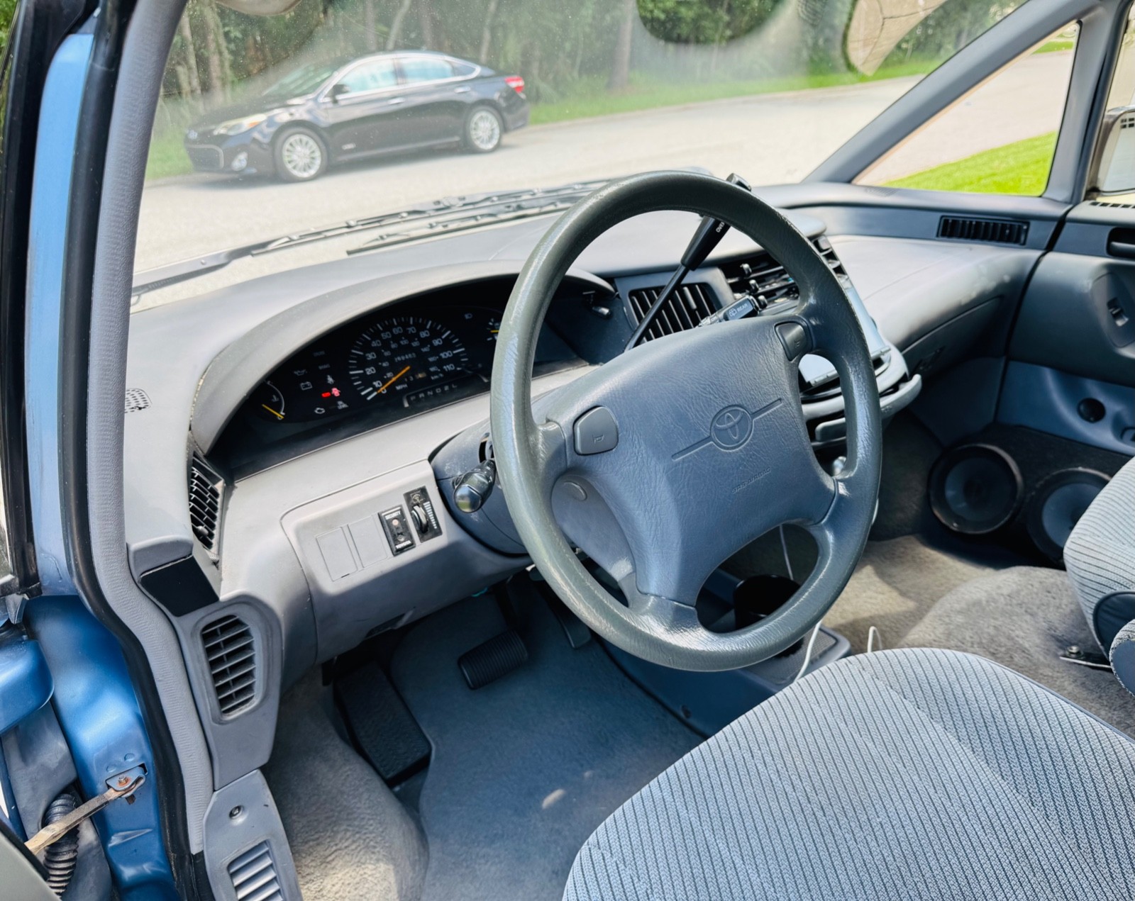 Toyota-Previa-1995-Minivan-13