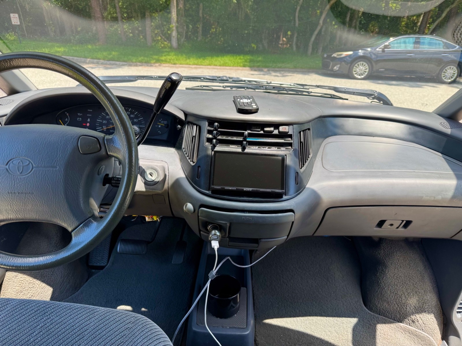 Toyota-Previa-1995-Minivan-14