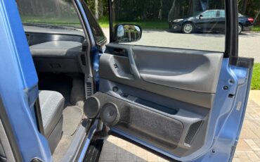 Toyota-Previa-1995-Minivan-16