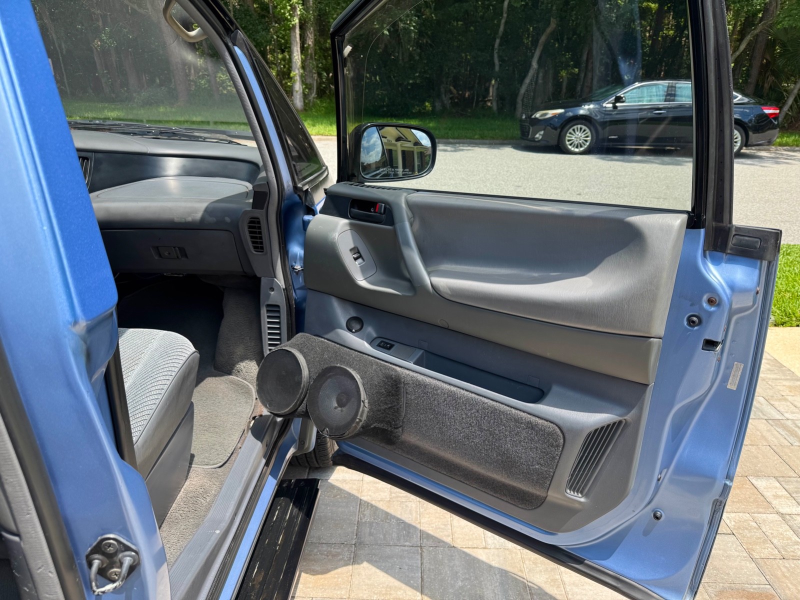 Toyota-Previa-1995-Minivan-16