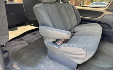 Toyota-Previa-1995-Minivan-17
