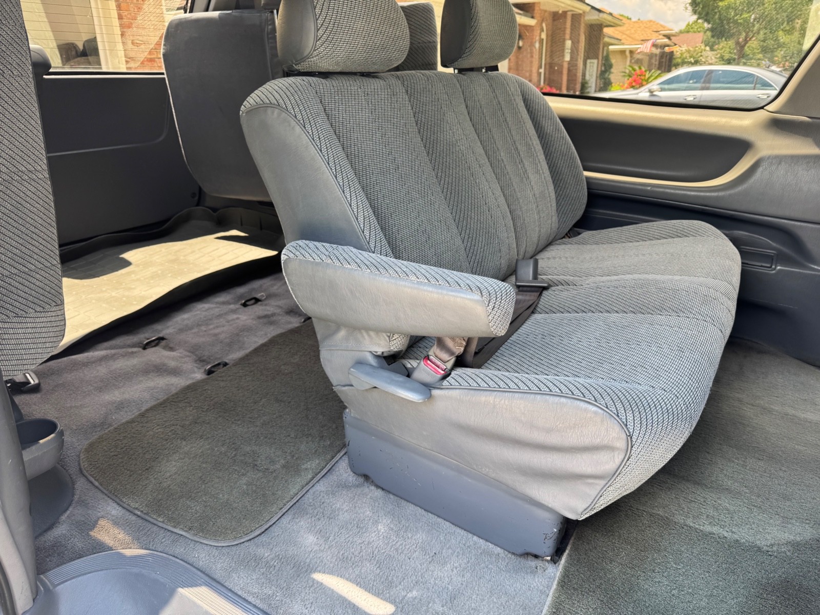 Toyota-Previa-1995-Minivan-17