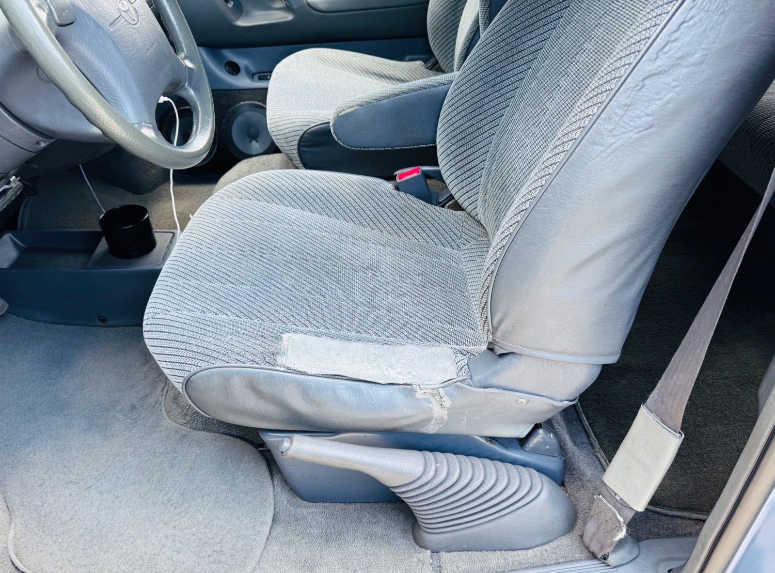 Toyota-Previa-1995-Minivan-32