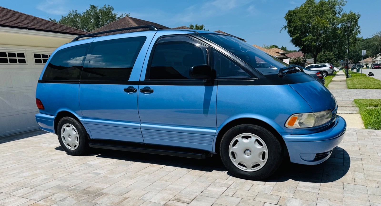 Toyota-Previa-1995-Minivan-9
